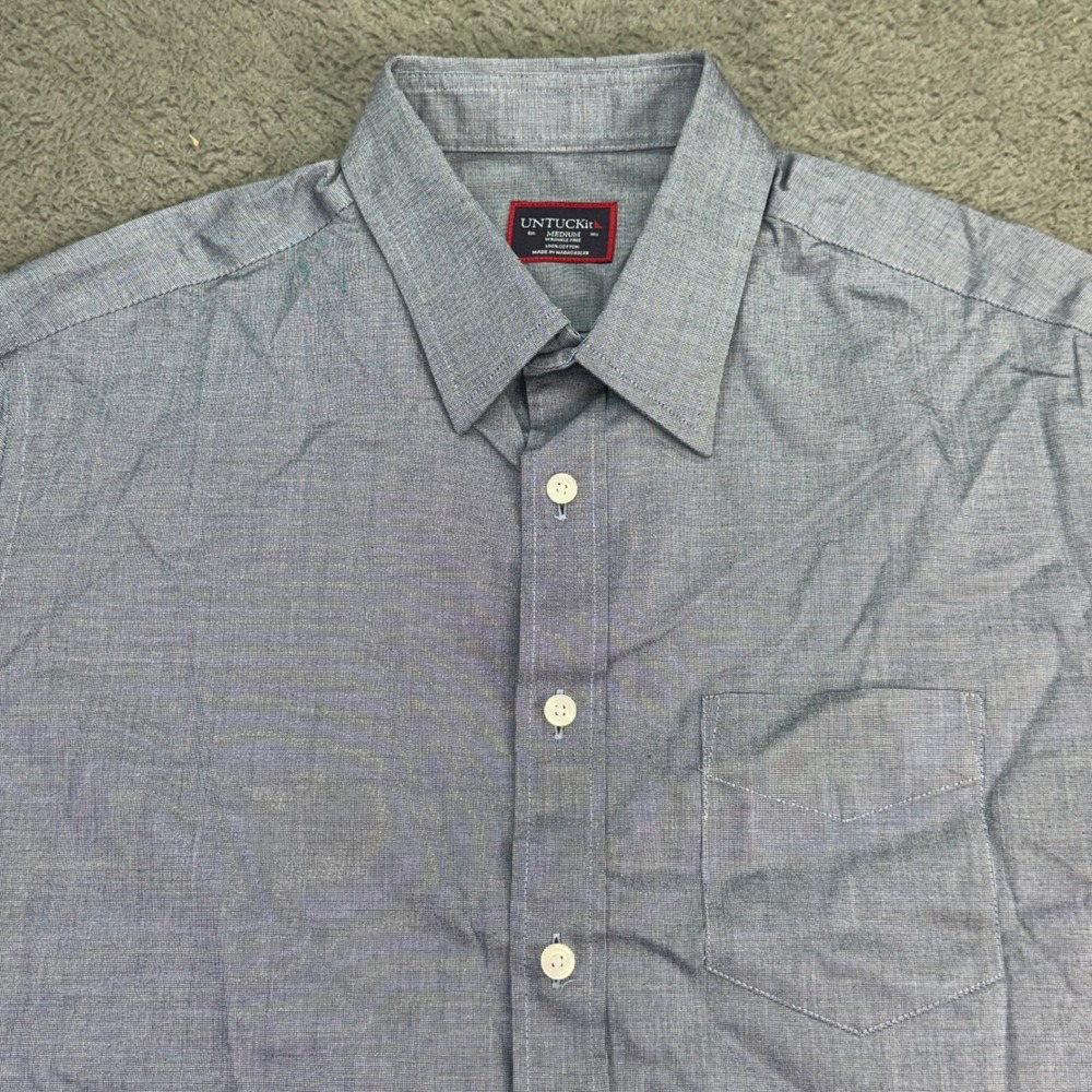 UNTUCKit Button Down Shirt Mens Medium Blue Short Sleeve Wrinkle Free Cotton